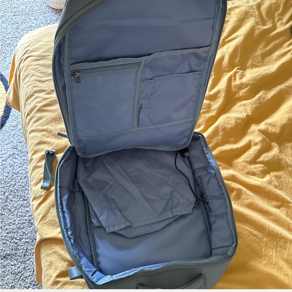 Mens green gray weekend travel backpack - Picture 6 of 8